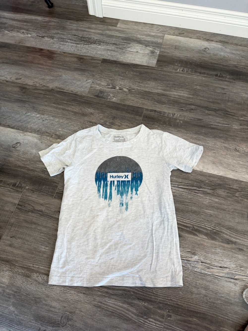 Hurley Light Gray Tee with Blue Graphic